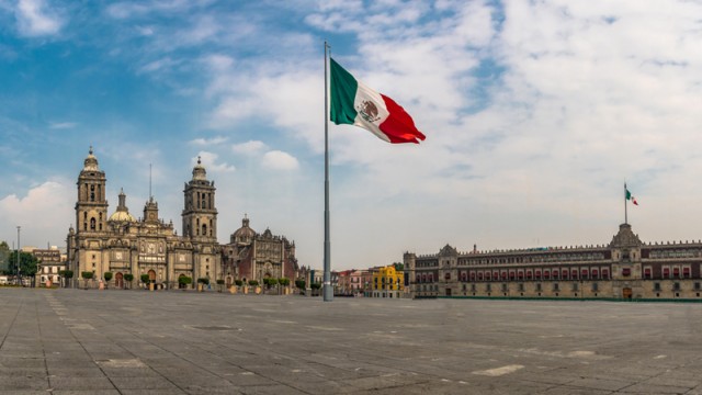 zocalo-de-la-cdmx-de-los-destinos-mas-fotografiables-de-mexico.jpg