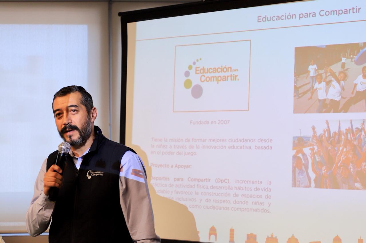 abraham muñoz, educacion para compartir.jpeg