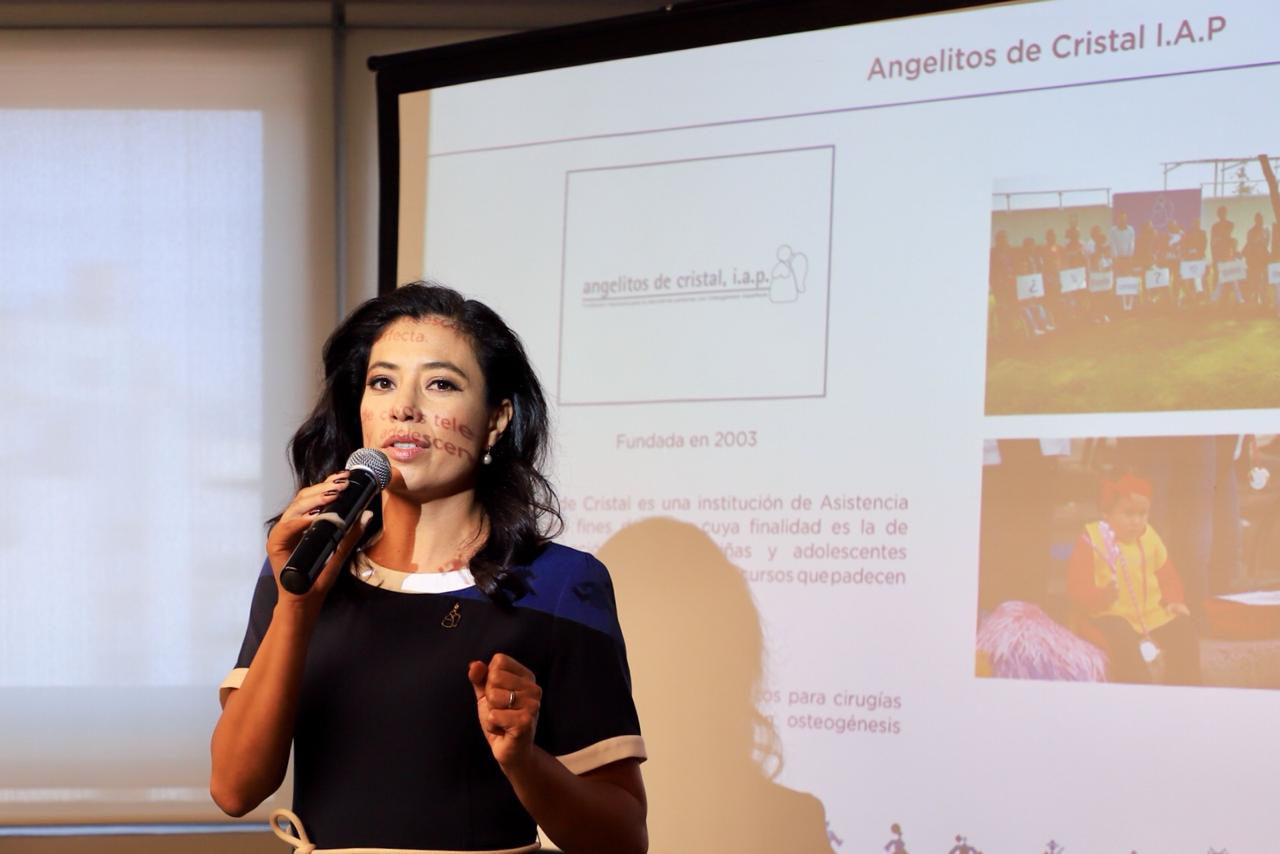 silvia ruiz, angelitos de cristal.jpeg