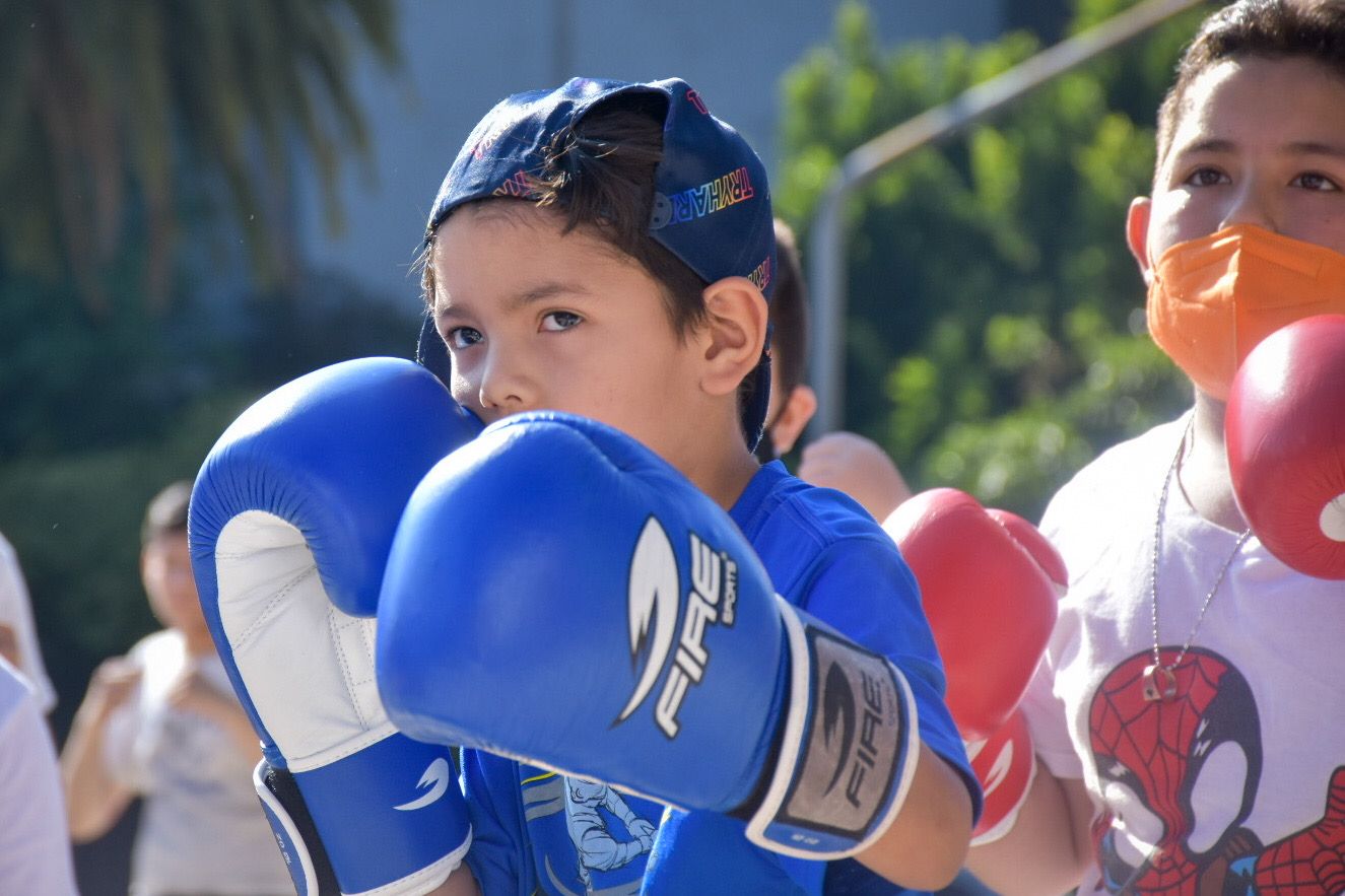 Realizan niñas y niños entrenamiento de box con promotores Ponte Pila